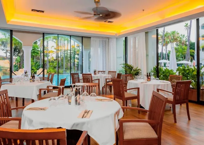 Atico Duplex Guadalpin アパート