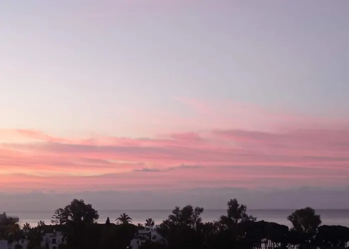 Atico Duplex Guadalpin アパート *