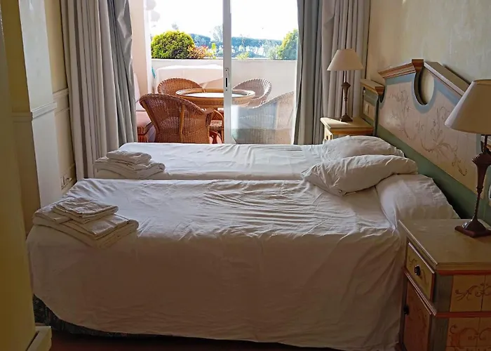 Atico Duplex Guadalpin アパート *